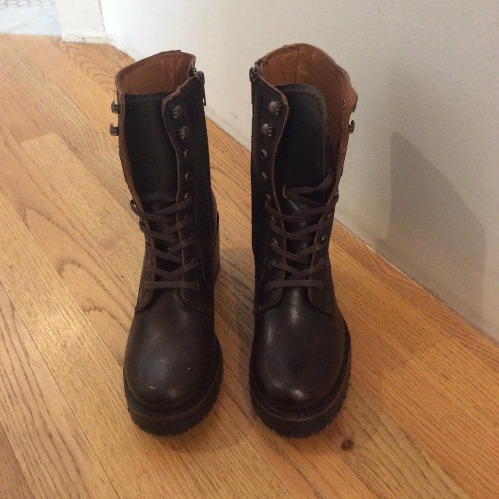 NWOT Frye Sabrina Moto Boots size 8 Chocolate